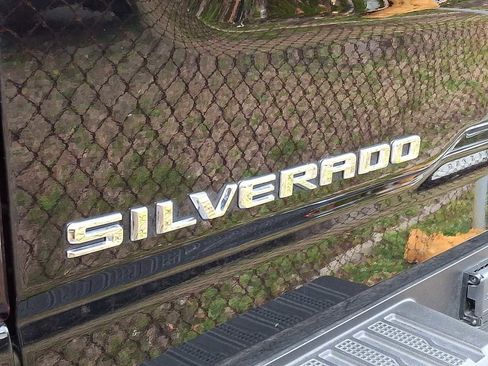 Used 2025 Chevrolet Silverado 2500 ZR2 w/ Technology Package image 5