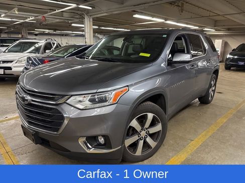 Used 2020 Chevrolet Traverse LT w/ LT Premium Package image 2