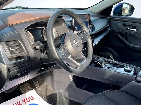 Used 2023 Nissan Rogue SV image 2