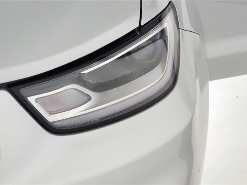 Used 2026 Chrysler Pacifica Limited FWD image 35