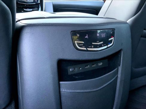Used 2020 Cadillac Escalade Premium Luxury RWD image 30