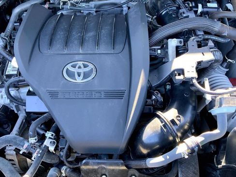 Used 2023 Toyota Highlander XLE FWD image 33