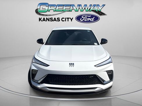 Used 2025 Buick Envista Sport Touring w/ Convenience I Package FWD image 2