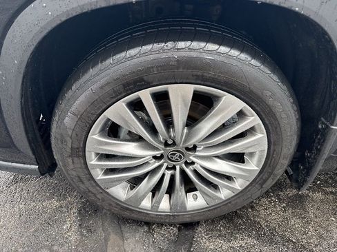 Used 2024 Toyota Highlander Platinum AWD/4WD image 25