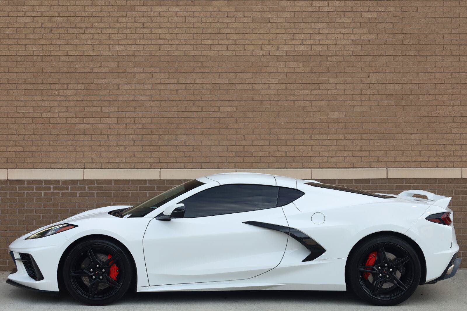 Used 2021 Chevrolet Corvette Stingray Preferred Cpe w/ Z51 Performance Package RWD image 2
