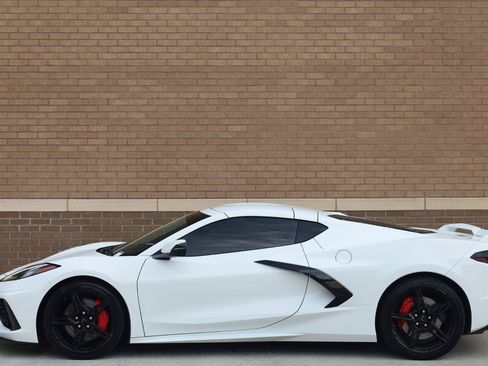 Used 2021 Chevrolet Corvette Stingray Preferred Cpe w/ Z51 Performance Package RWD image 2
