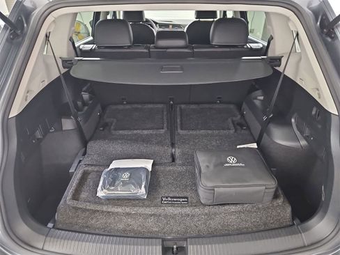 Certified 2022 Volkswagen Tiguan SE image 34