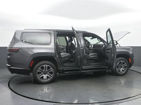 Used 2025 Jeep Wagoneer 4WD image 53