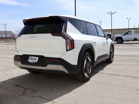 Used 2024 Kia EV9 Light image 8