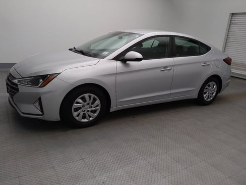 Used 2019 Hyundai Elantra SE FWD image 2