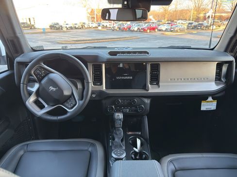 New 2025 Ford Bronco Outer Banks w/ Sasquatch Package image 11