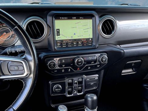 Used 2019 Jeep Wrangler Unlimited Sahara AWD/4WD image 6