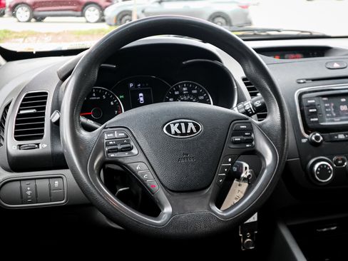 Used 2017 Kia Forte LX w/ LX Popular Package image 6