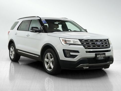 Used 2016 Ford Explorer XLT w/ Equipment Group 201A AWD/4WD image 8