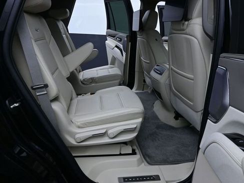Used 2022 Cadillac Escalade Premium Luxury Platinum AWD/4WD image 17