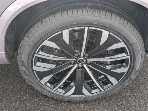 New 2026 Volvo XC90 B6 Plus w/ Protection Package Premier image 17