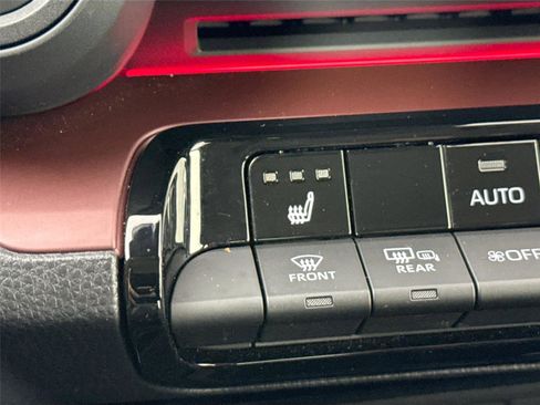 Certified 2025 Toyota Prius Plug-In Hybrid image 30