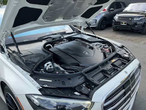 Used 2022 Mercedes-Benz S 580 4MATIC Sedan w/ AMG Line Package image 23