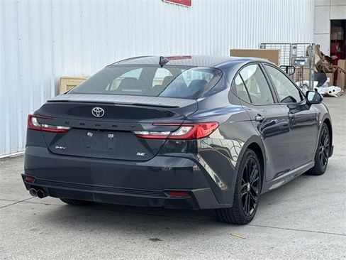Used 2025 Toyota Camry SE image 4