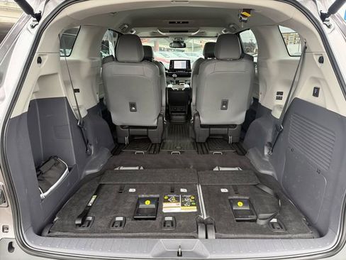 Certified 2024 Toyota Sienna XLE image 41