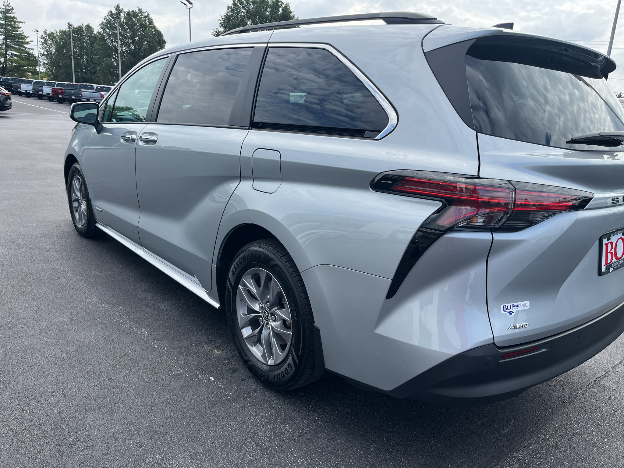 Used 2021 Toyota Sienna XLE w/ XLE Plus Package AWD/4WD image 5