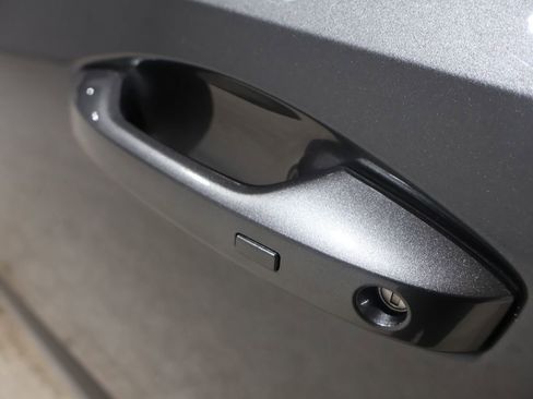 Used 2025 Nissan Kicks SR image 9