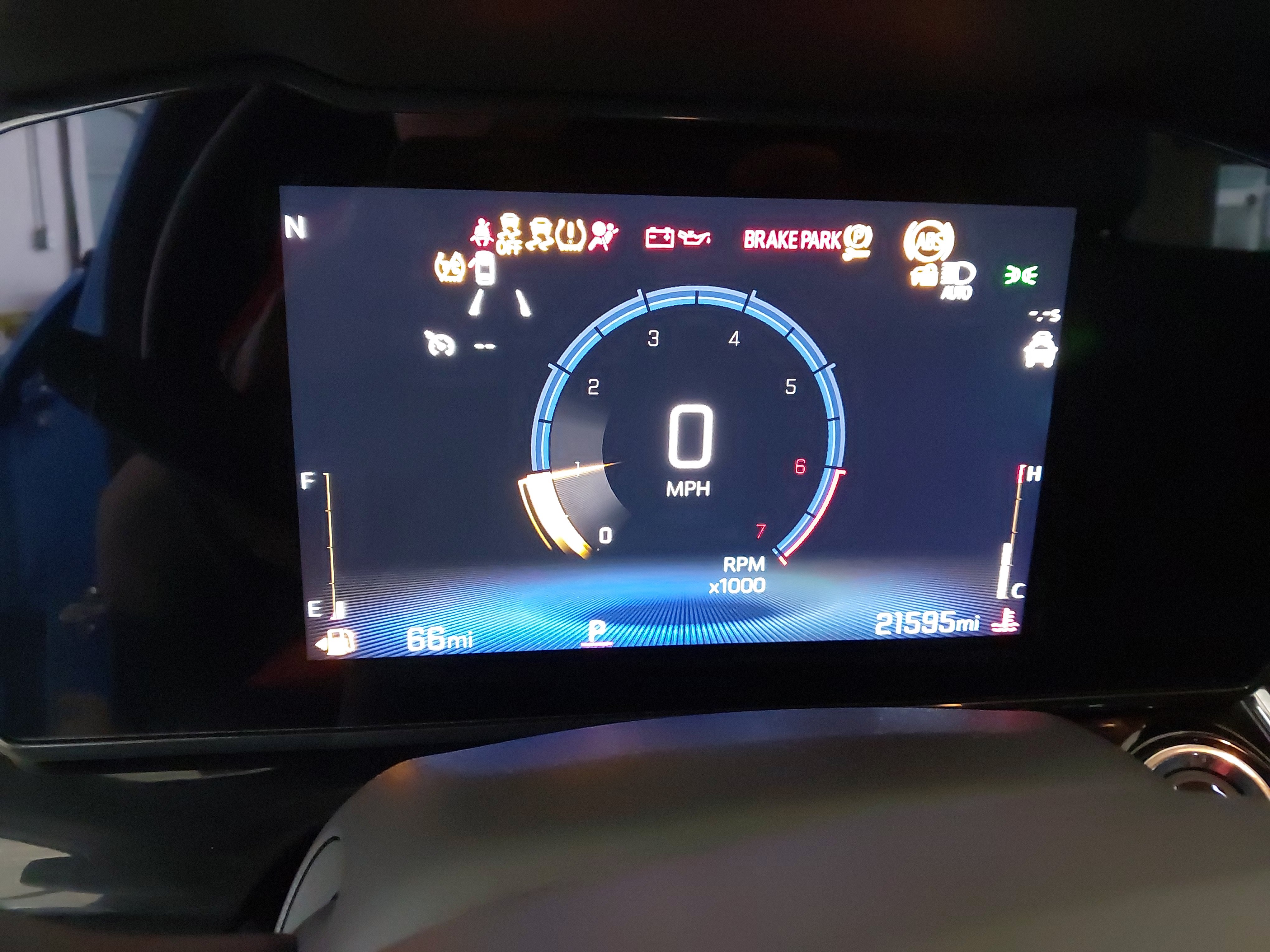 Used 2024 Chevrolet Trax RS w/ Sunroof Package FWD image 25