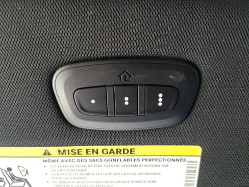 Used 2025 Chrysler Pacifica Select FWD image 56