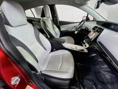Used 2017 Toyota Prius Four FWD image 27