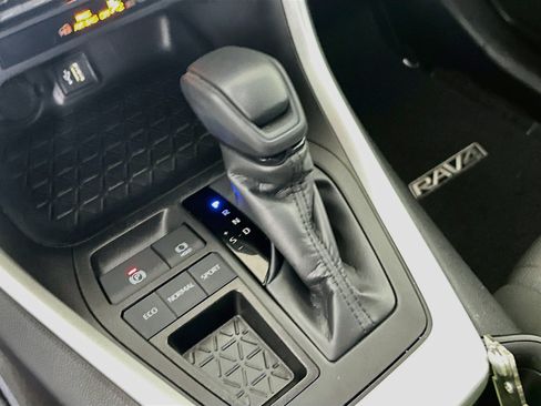 Used 2023 Toyota RAV4 XLE w/ Convenience Package FWD image 21