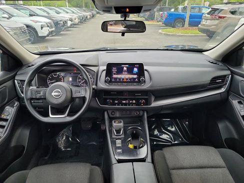Used 2024 Nissan Rogue SV FWD image 11