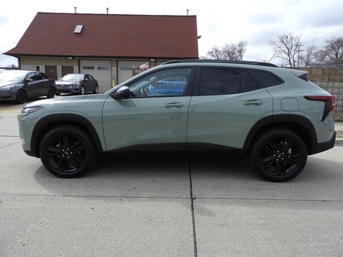 Used 2025 Chevrolet Trax ACTIV w/ Sunroof Package image 7