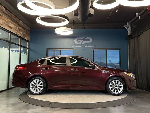 Used 2018 Kia Optima LX w/ Convenience Package FWD image 2
