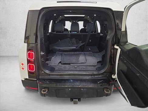 Certified 2024 Land Rover Defender 130 X-Dynamic SE image 13