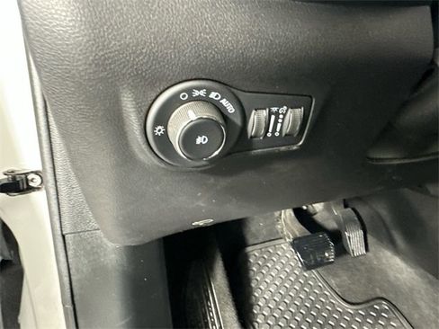 Certified 2022 Jeep Compass Latitude w/ Convenience Group image 23