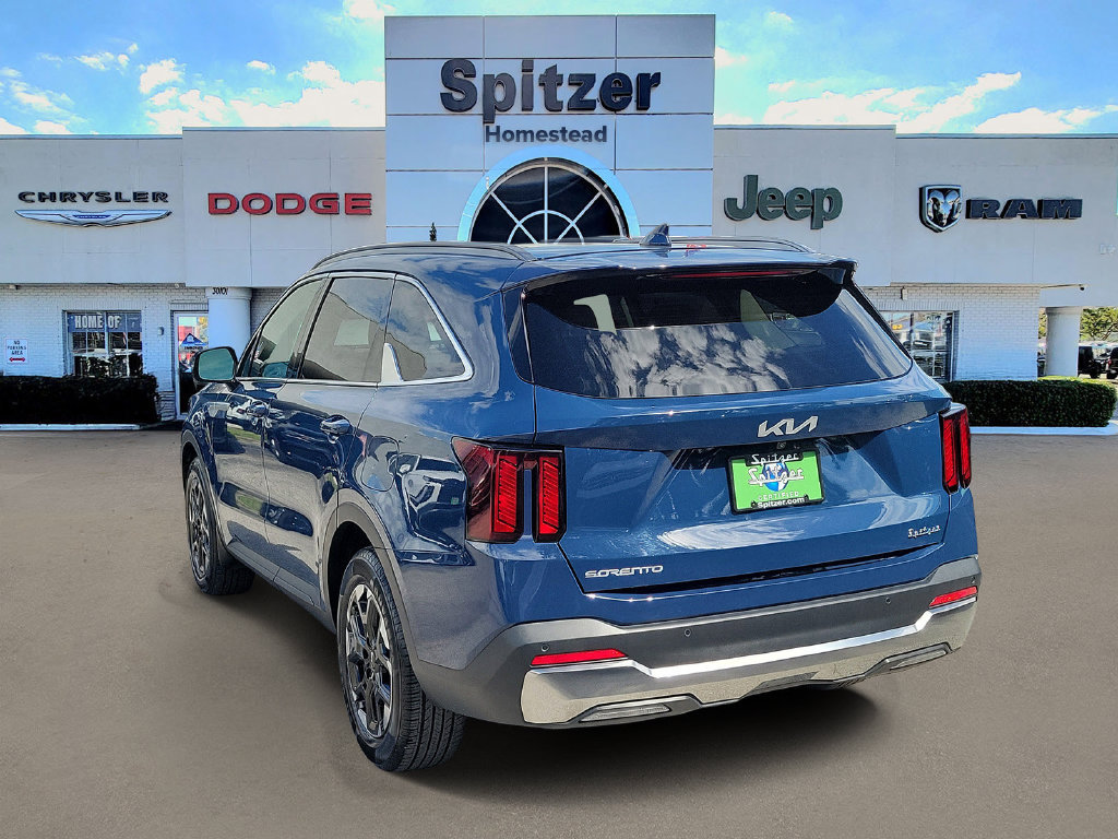 Used 2024 Kia Sorento S w/ Panoramic Sunroof Package FWD image 3