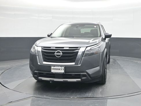 Used 2025 Nissan Pathfinder SL image 5