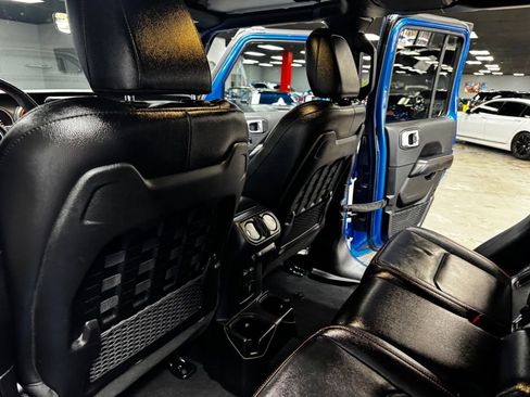 Used 2023 Jeep Gladiator Mojave w/ Cold Weather Group image 38