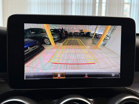 Used 2018 Mercedes-Benz GLC 300 4MATIC w/ Multimedia Package image 33