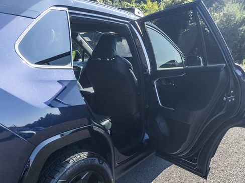 Used 2020 Toyota RAV4 XSE w/ Carpet Mat Package AWD/4WD image 17
