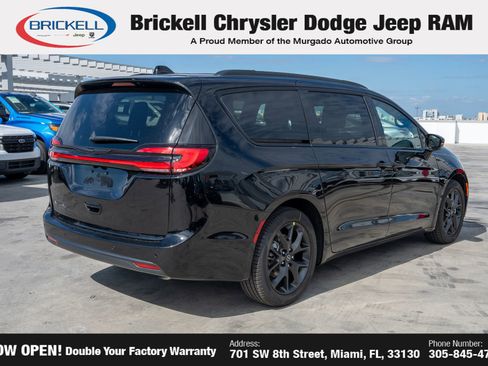 New 2026 Chrysler Pacifica Select image 5