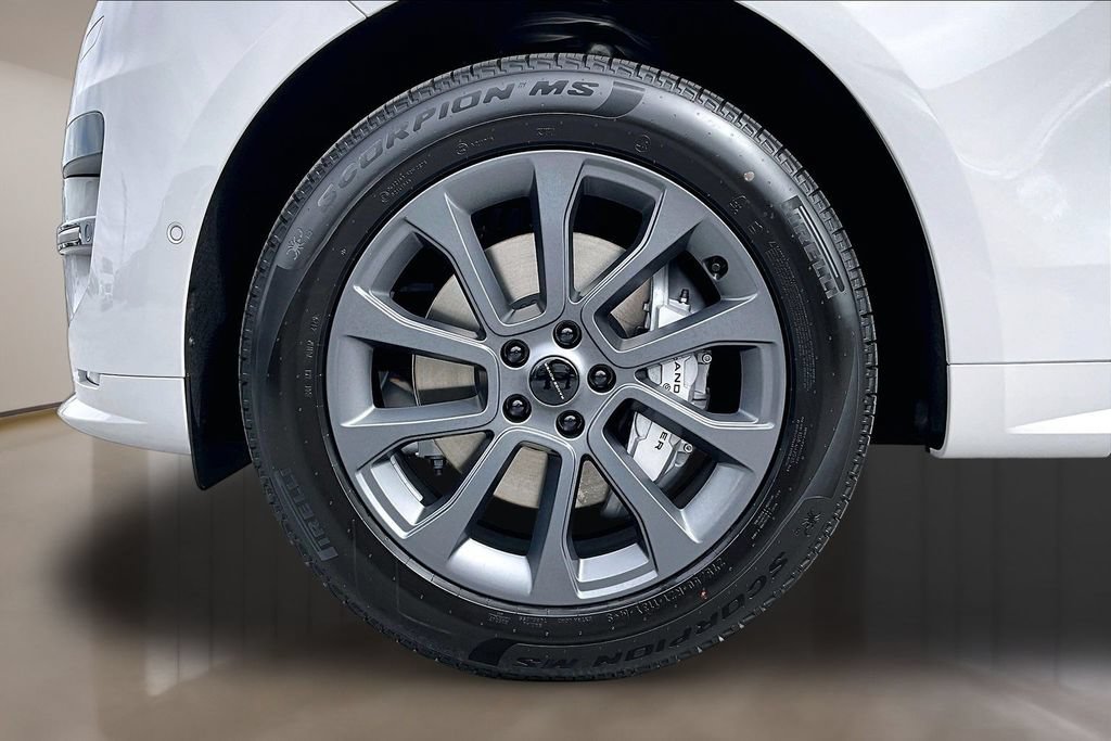 New 2026 Land Rover Range Rover Sport Dynamic SE AWD/4WD image 13
