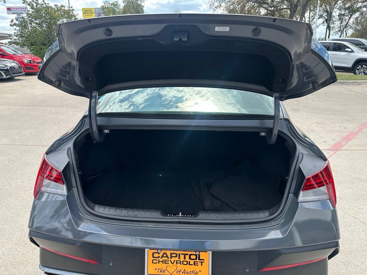 Used 2024 Hyundai Elantra Limited FWD image 27