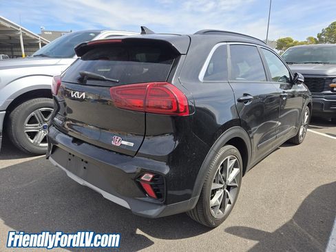 Used 2022 Kia Niro Touring Special Edition FWD image 4