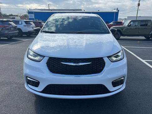 New 2026 Chrysler Pacifica Select image 16