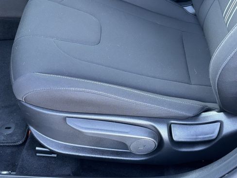 Certified 2025 Hyundai Elantra Sport image 14