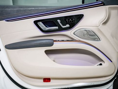 Used 2023 Mercedes-Benz EQS 580 4MATIC Sedan image 19