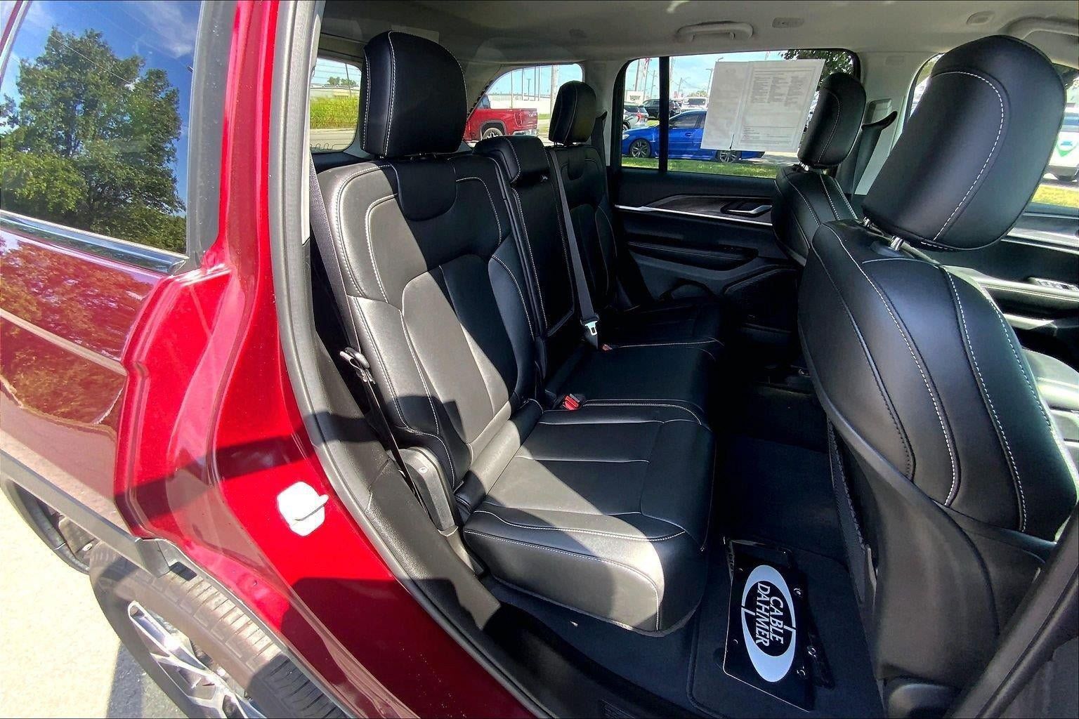 Used 2023 Jeep Grand Cherokee Limited AWD/4WD image 24