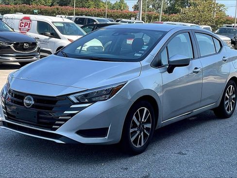 Used 2025 Nissan Versa SV FWD image 3