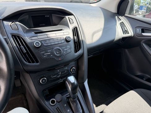 Used 2015 Ford Focus SE w/ SE Sport Package FWD image 6